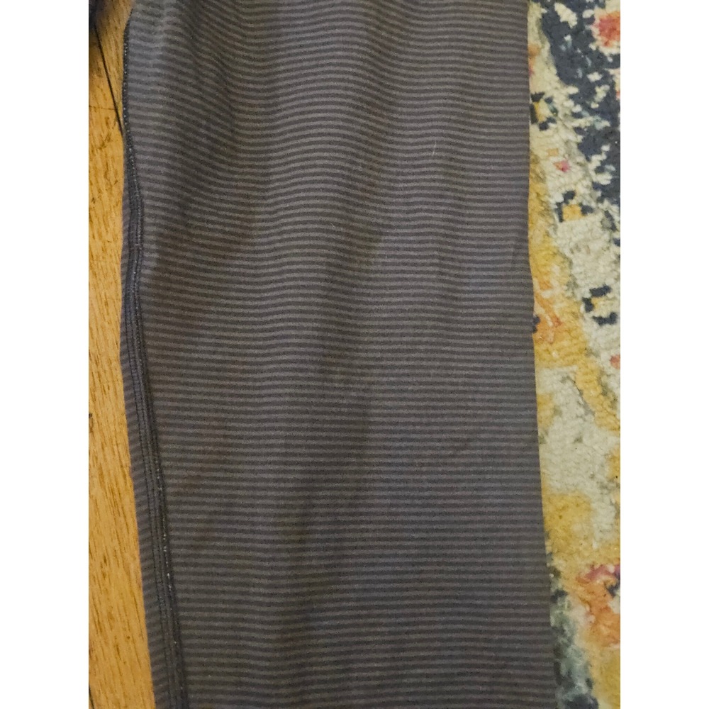 Vuori Womens Striped Cropped Leggings Gray Dotted Waistband Athletic Tights - Picture 4 of 4